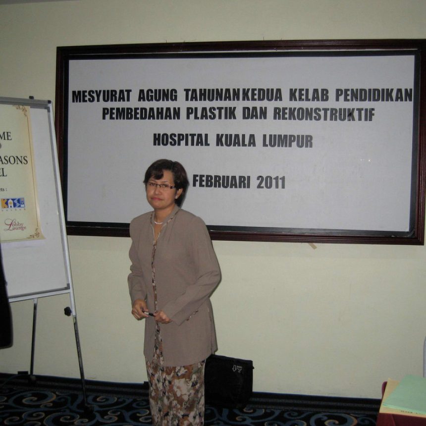 Madam Normala and Dr Oommen George MSPRS_AboutUs_MadamNormalaandDrOommenGeorge_Plasticsurgery